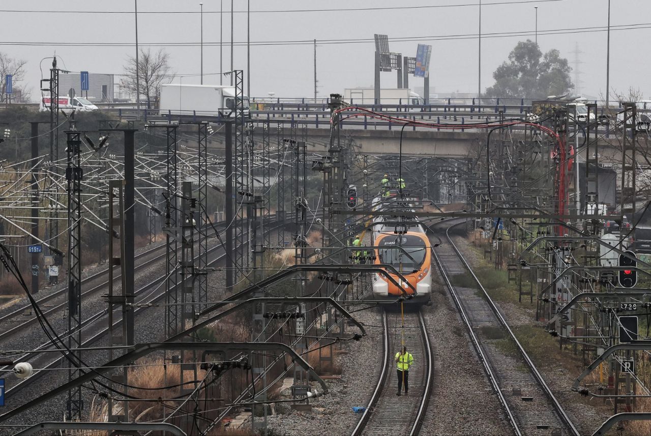 El comboi de Rodalies atrapat a Bellvitge, aquest divendres al matí