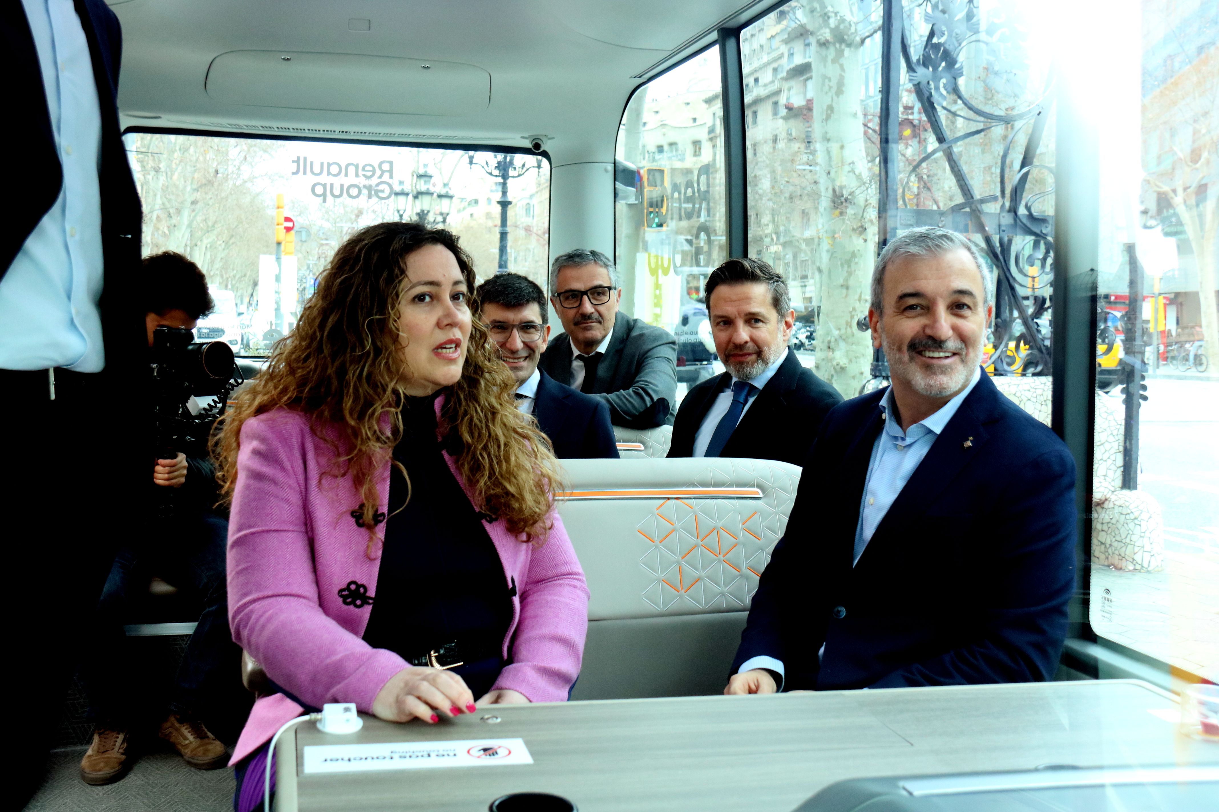 L'alcalde Jaume Collboni a bord de l'autobús autònom