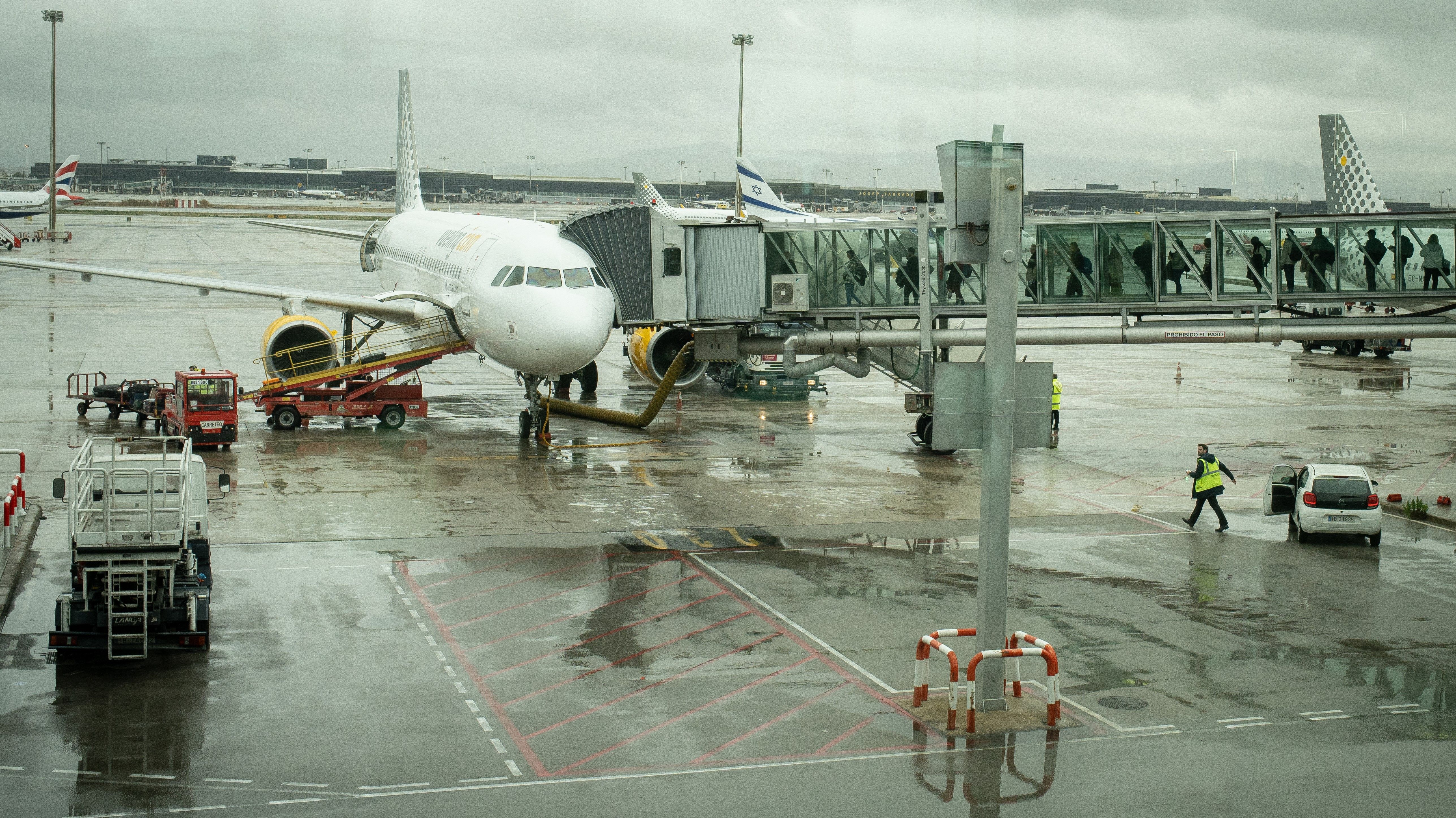 Imatge d'arxiu d'un avió a una pista de l'aeroport del Prat