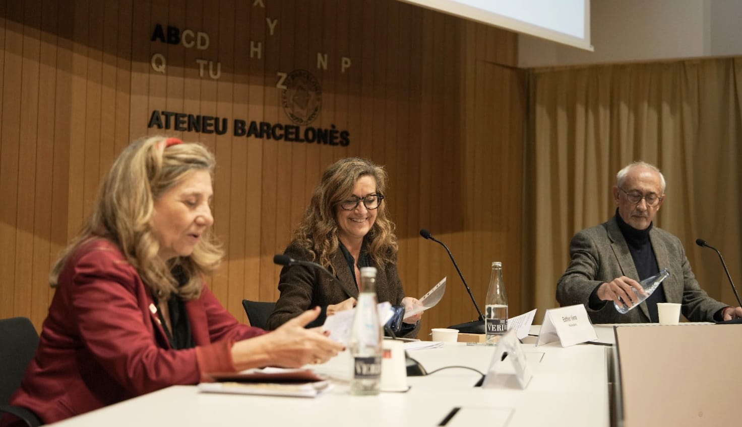 Isona Passola, Esther Vera i Jordi Casassas, aquest vespre a l'Ateneu Barcelonès.