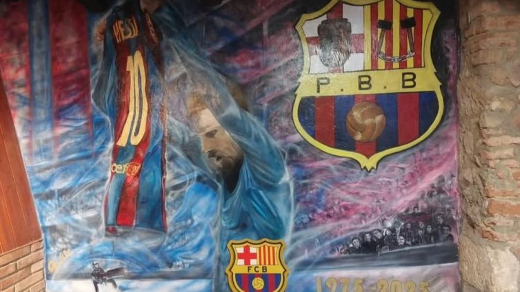 El mural pictòric amb una retrat de Leo Messi - Penya Barcelonista de Breda