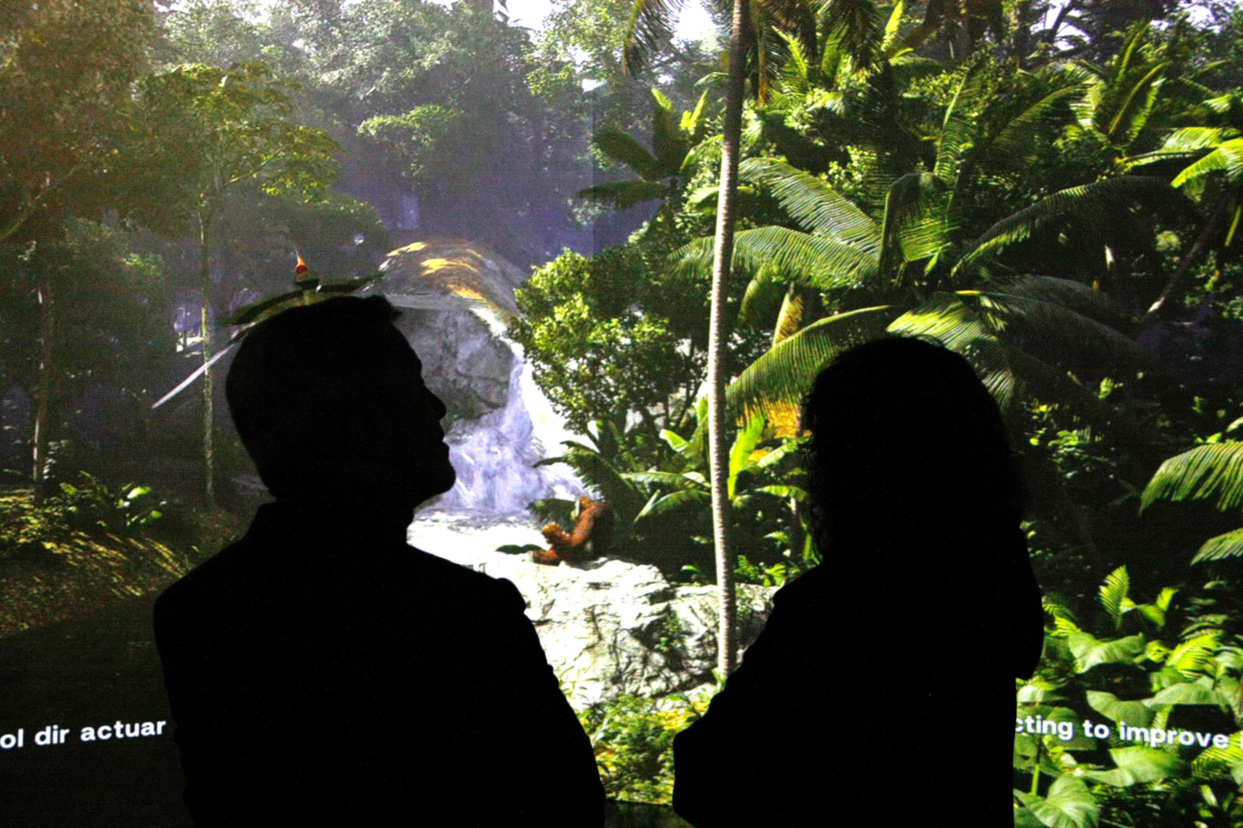 Jaume Collboni, visitant el nou espai interactiu del Zoo de Barcelona