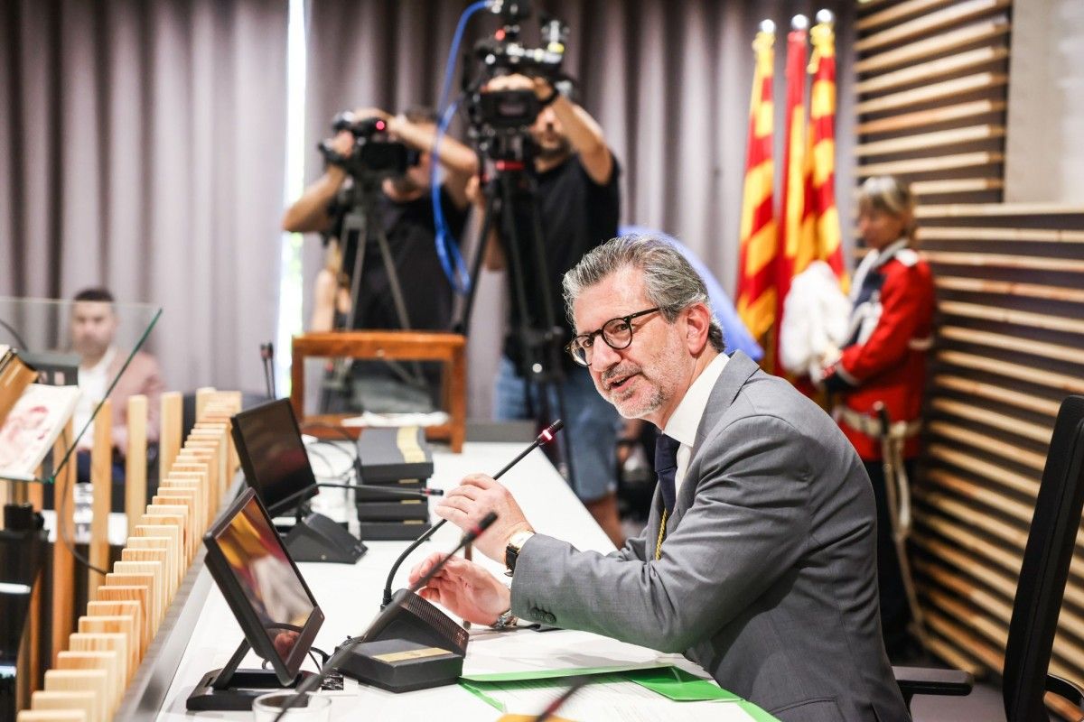 Josep Maria Vallès, a punt de fer el primer discurs com a alcalde de Sant Cugat