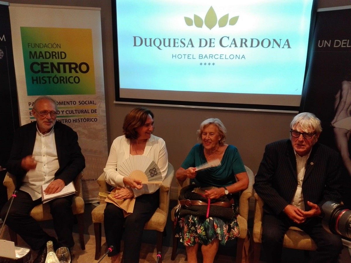 Colau i Carmena en l'acte a l'Hotel Duquesa de Cardona