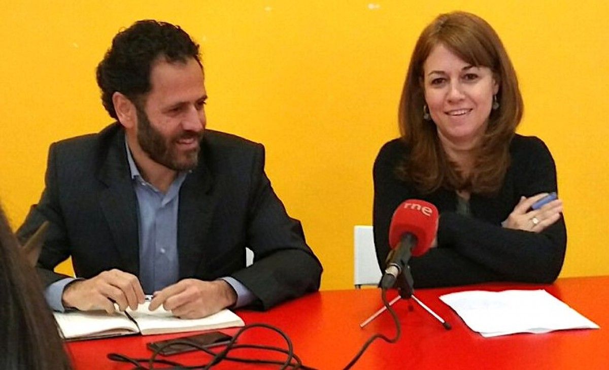 Helena Solà, a la dreta, portaveu d'ERC a Cerdanyola