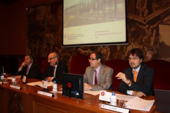 El director general de Transports i Mobilitat, Ricard Font, durant la conferència al Cercle d'Infraestructures de Girona