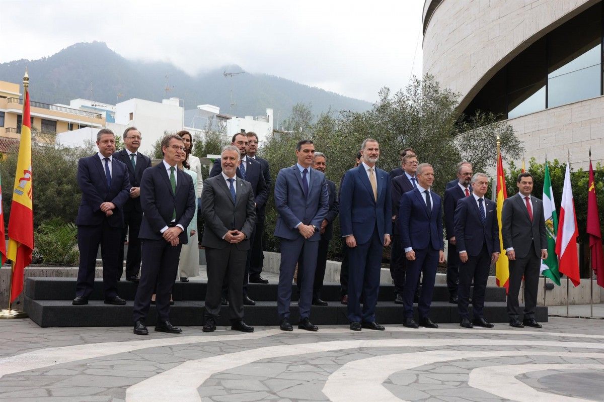 Aragonès, absent en la foto de família de la conferència de presidents.