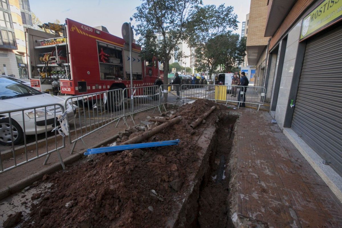 Feines per reparar una avaria al centre de Sabadell