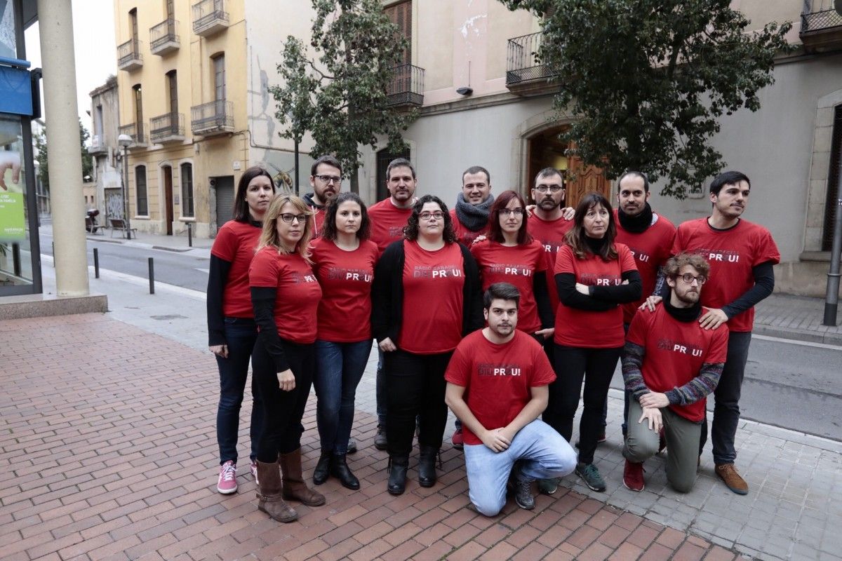 Els treballadors de la plataforma, amb Ràdio Sabadell de fons