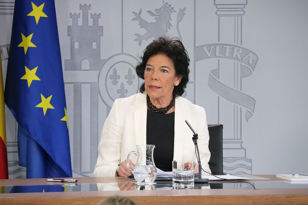 La portaveu del govern espanyol, Isabel Celaá, en roda de premsa després del Consell de Ministres.