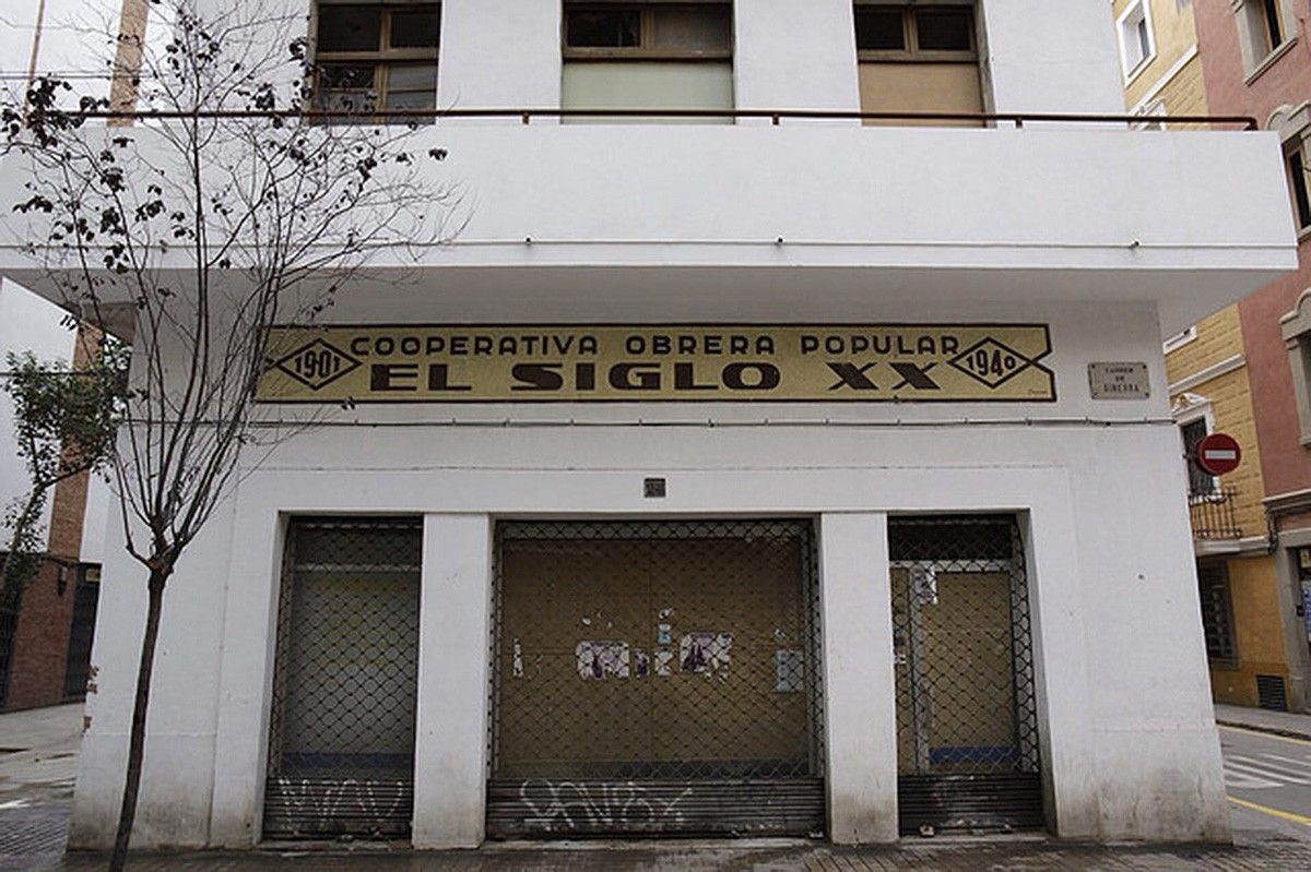 Edifici de l'antiga Cooperativa del Segle XX a la Barceloneta