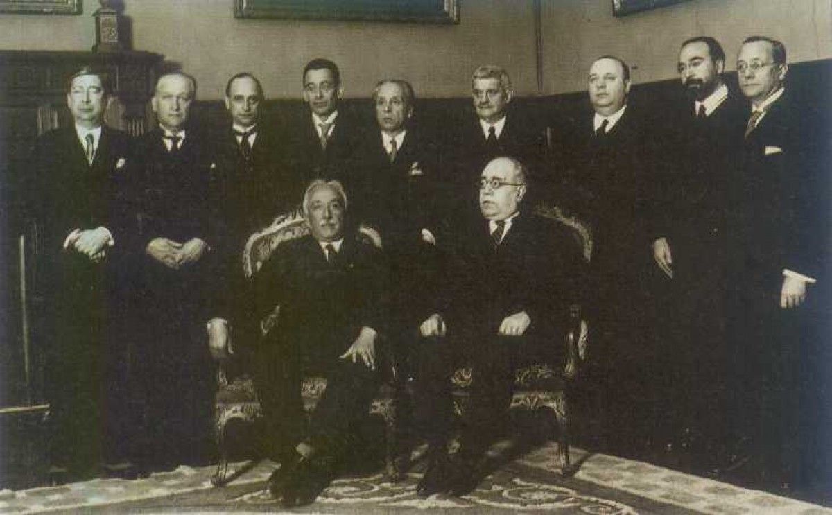 Un dels primers governs de coalició de la República, amb Alcalá Zamora i Manuel Azaña al davant.
