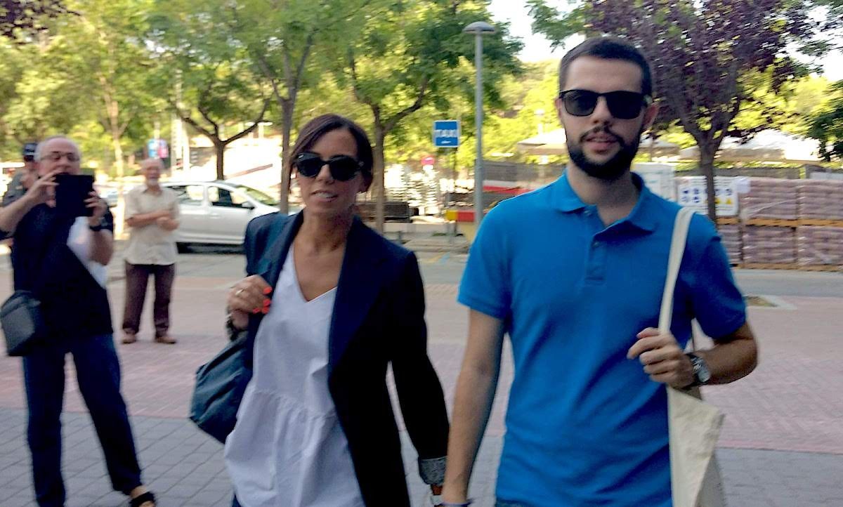 L'alcaldessa de Sabadell, arribant al jutjat