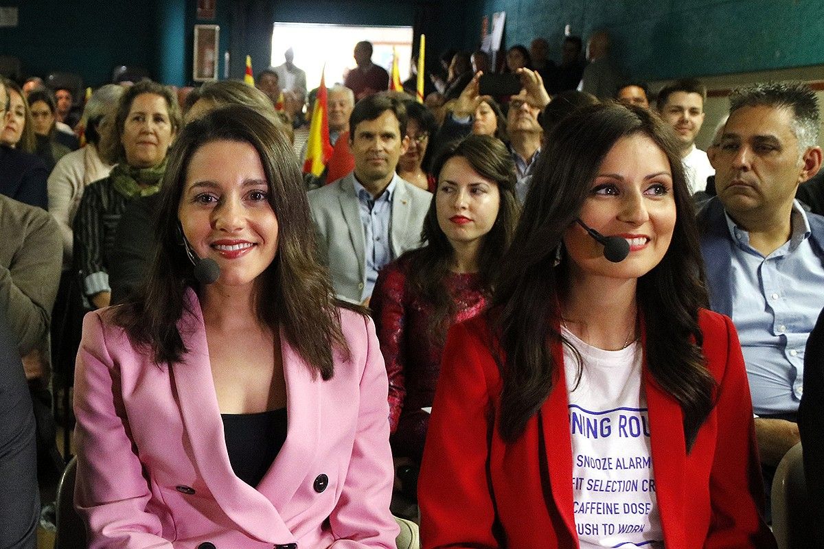 Lorena Roldán, a la dreta, amb Inés Arrimadas en un acte de Ciutadans.