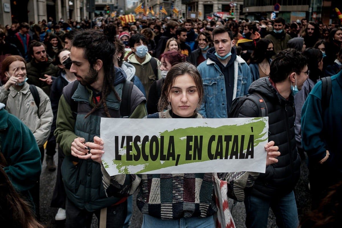 Els docents es manifesten al centre de Barcelona en contra del 25% de castellà a les aules