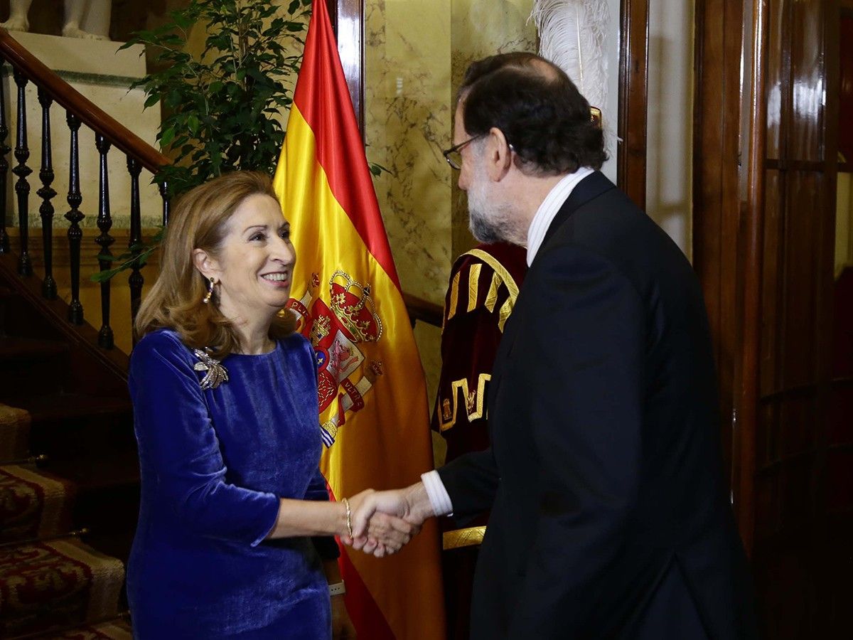 La presidenta del Congrés, Ana Pastor, saludant Mariano Rajoy, en la recepció del dia de la Constitució.