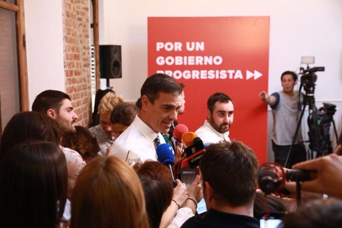 El president del govern espanyol, Pedro Sánchez, atenent els mitjans aquest dijous