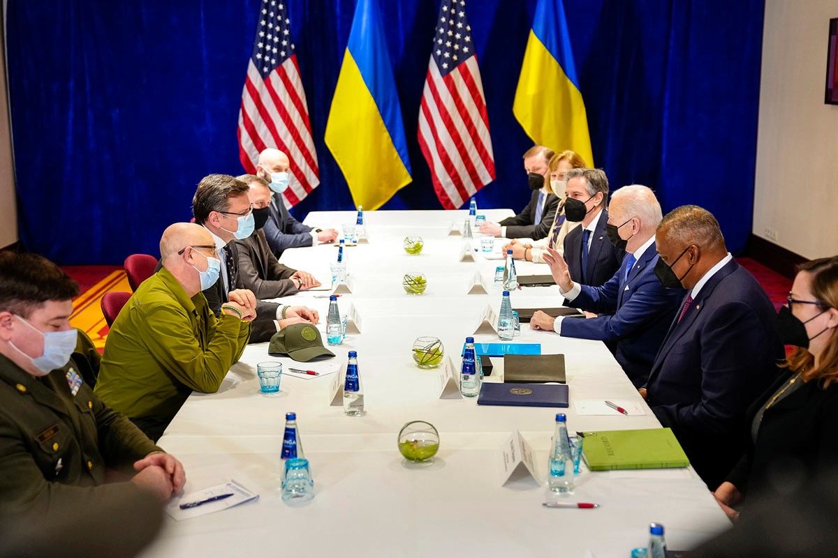 Joe Biden, reunit amb els ministres d'Exteriors i Defensa d'Ucraïna a Varsòvia