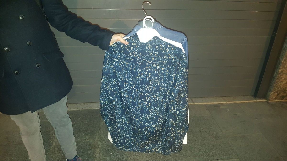 Les camises de Roger Torrent que es va deixar a la seu d'ERC.