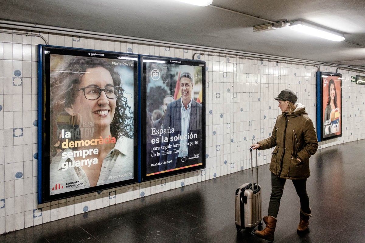 Publicitat electoral del 21-D al metro de Barcelona.