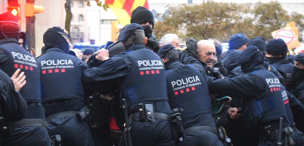 Tensió entre Mossos i manifestants al Museu de Lleida