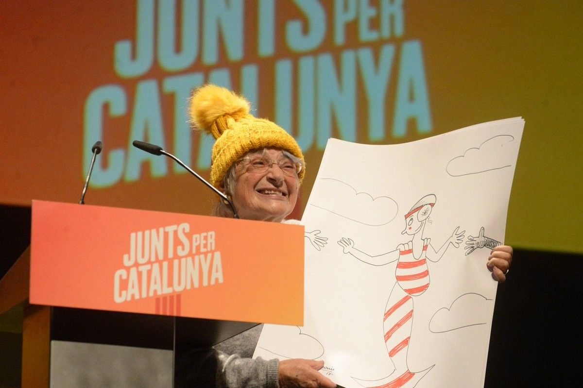 Pilarín Bayés, durant el seu debut en campanya al míting de JxCat a Vic