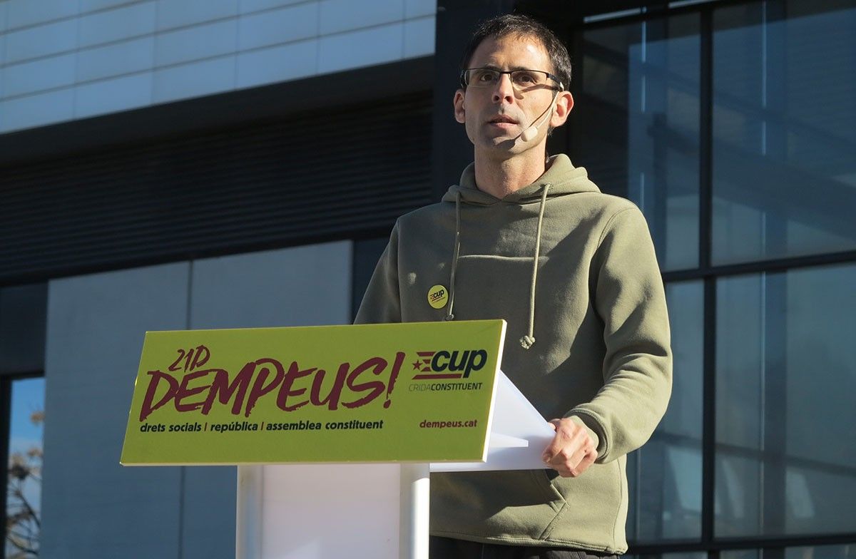 El candidat de la CUP per Tarragona, Xavier Milan, a la roda de premsa de Reus. 