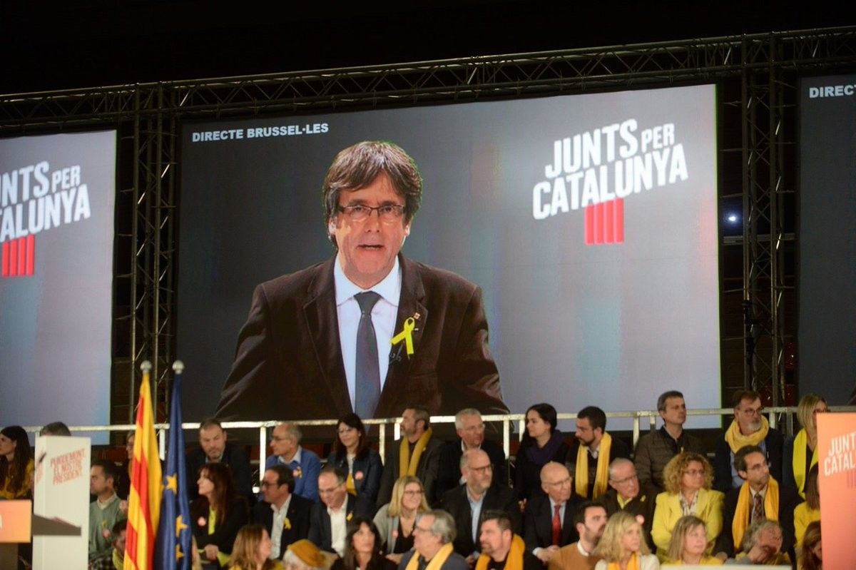 Puigdemont, intervenint en un míting de Junts per Catalunya