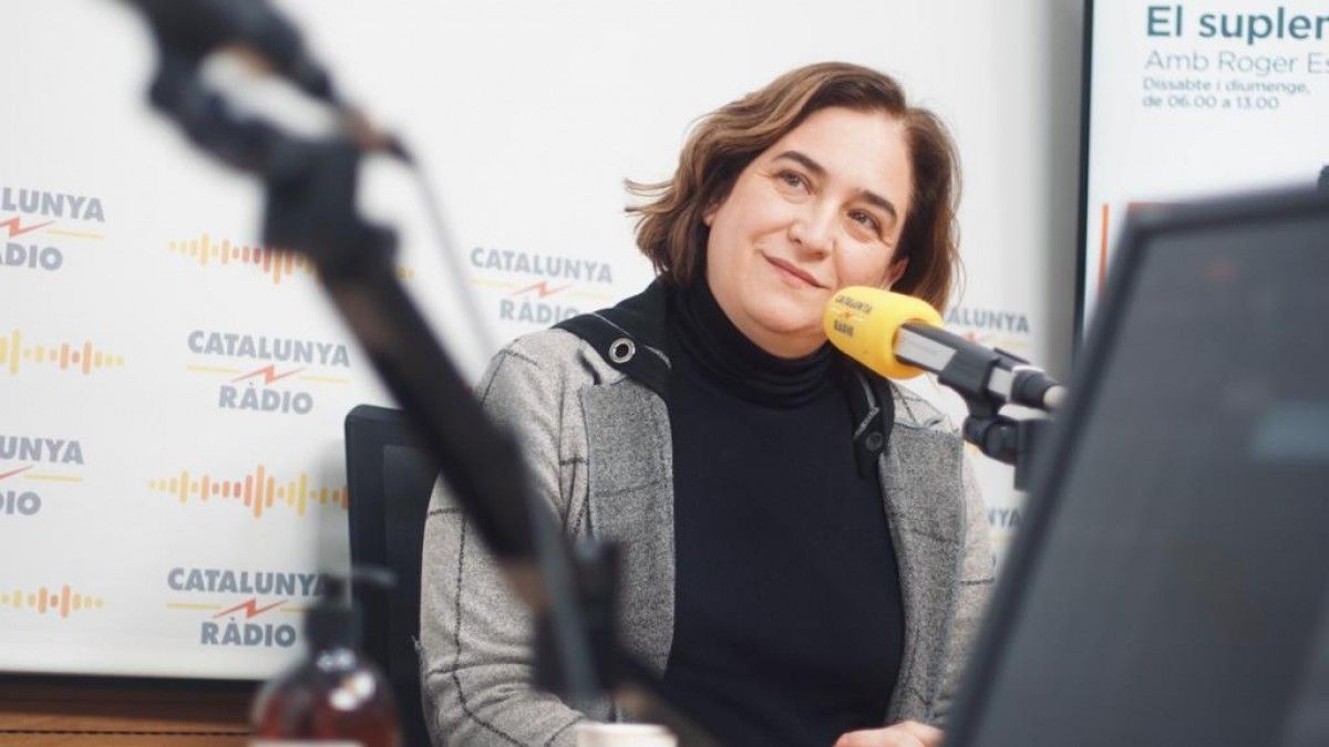 L'alcaldessa de Barcelona, Ada Colau, als micròfons de Catalunya Ràdio