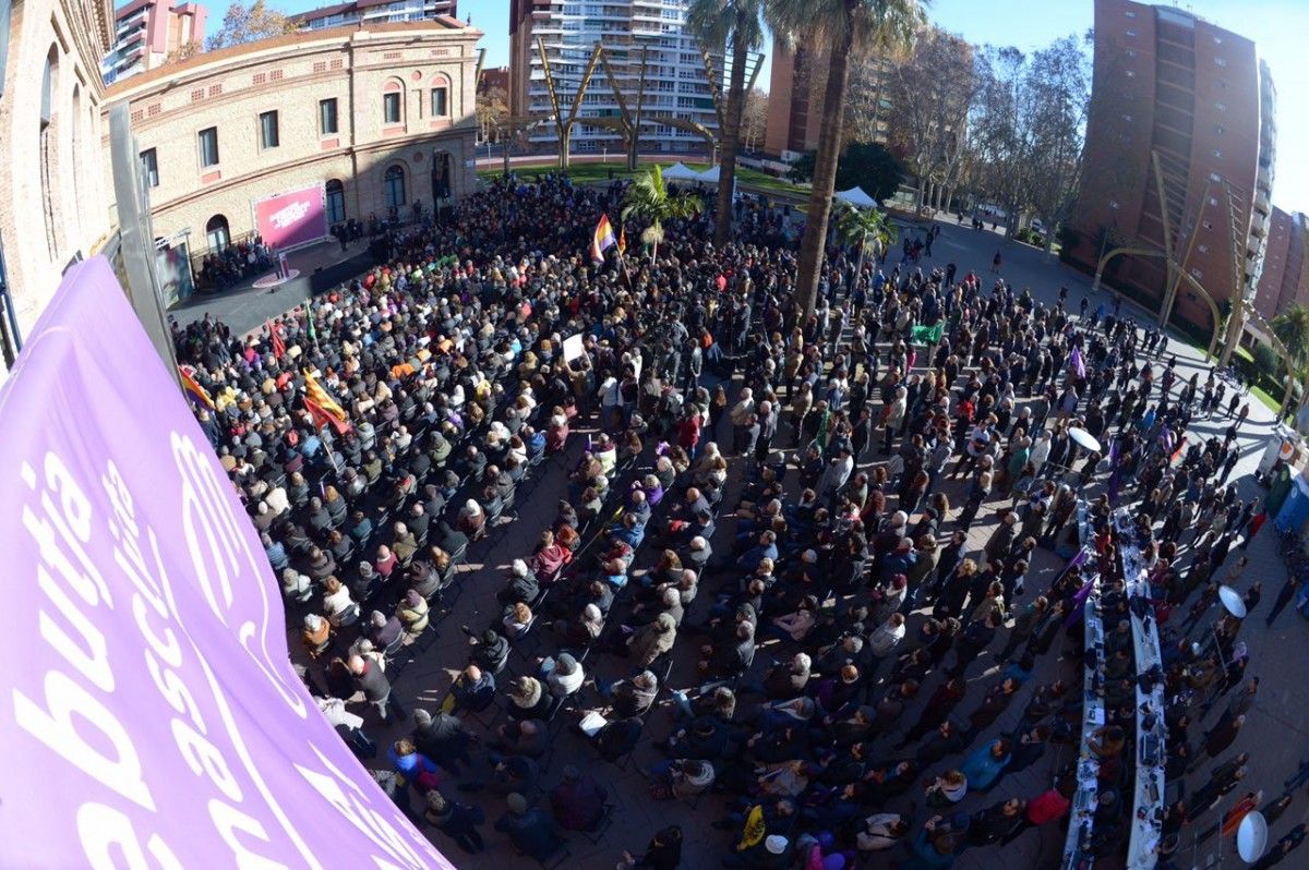 Més de 2.000 persones, segons l'organització, han assistit al míting central dels comuns a Nou Barris