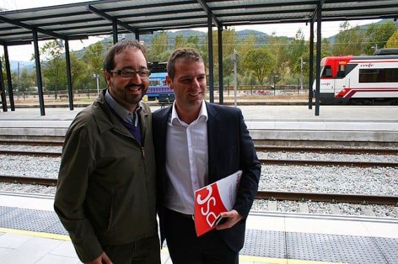 Àlex Sáez i Enric Pérez a l'estació de Ripoll.