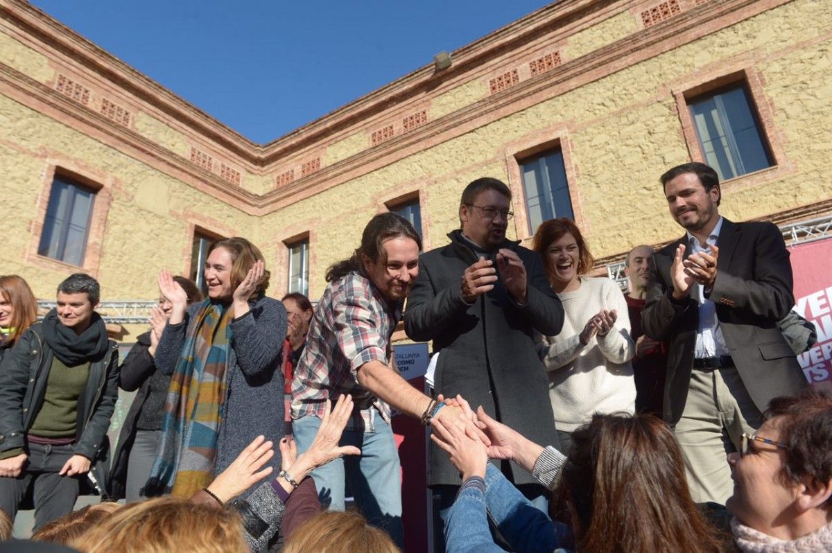 Pablo Iglesias, amb Alberto Garzón, Ada Colau i Xavier Domènech al míting central dels comuns a Nou Barris