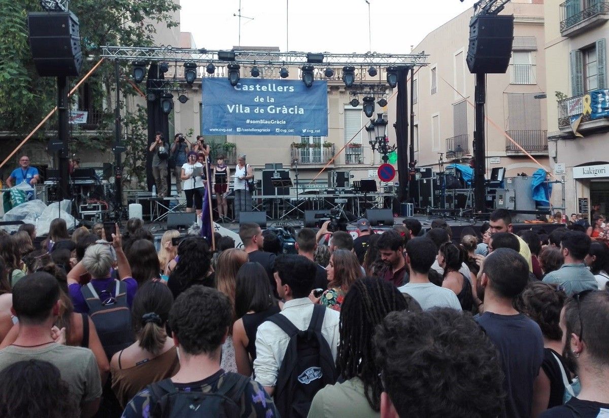 Concentració a Gràcia en rebuig a l'agressió sexual que investiguen els Mossos