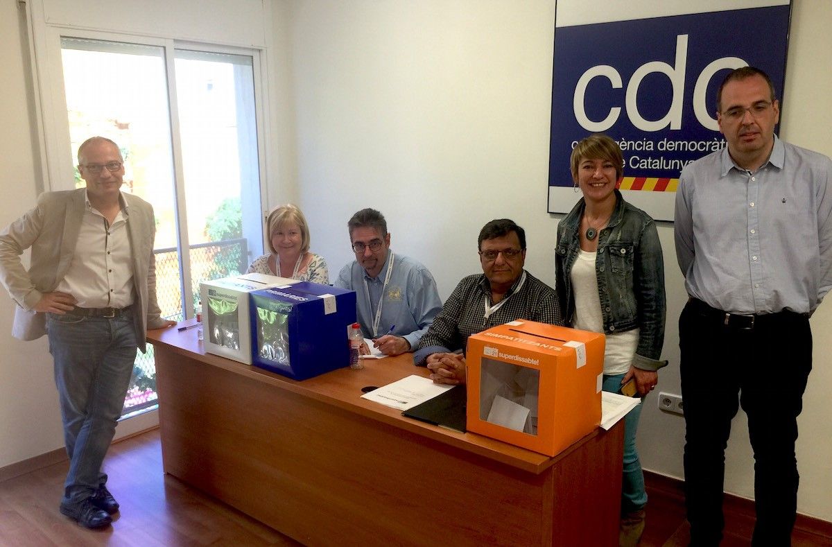 Membres de CDC a la seu de Sabadell