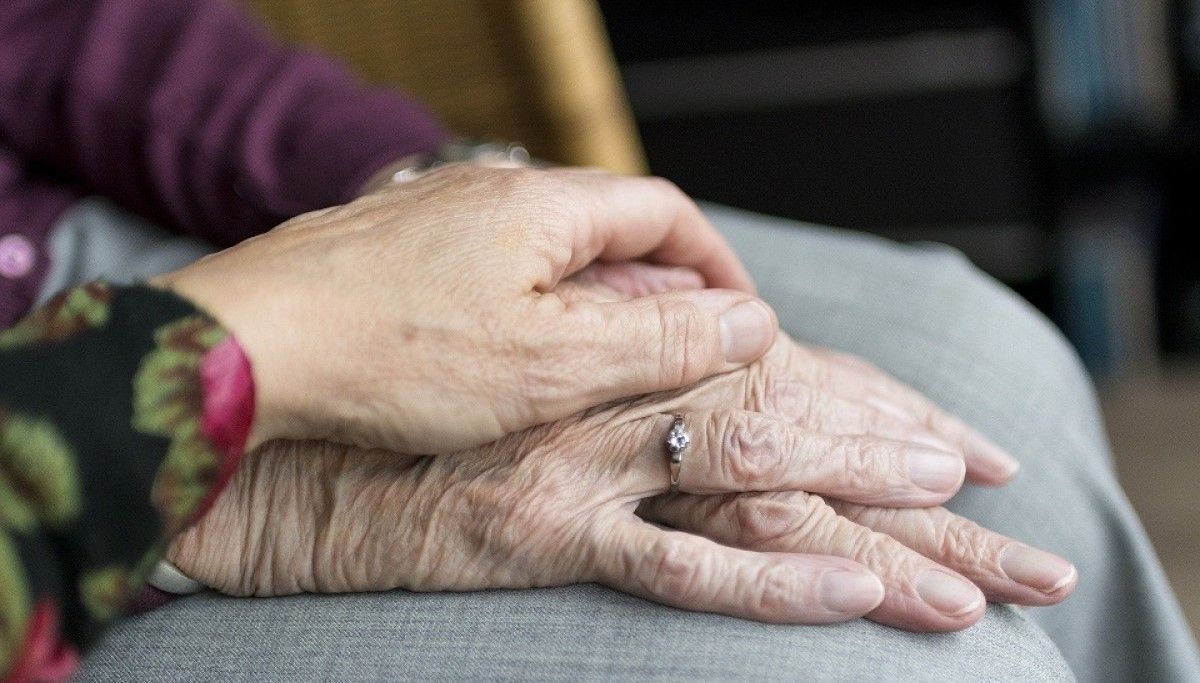 Les dones pateixen d'Alzheimer amb una freqüència aproximadament dues vegades més elevada que els homes.