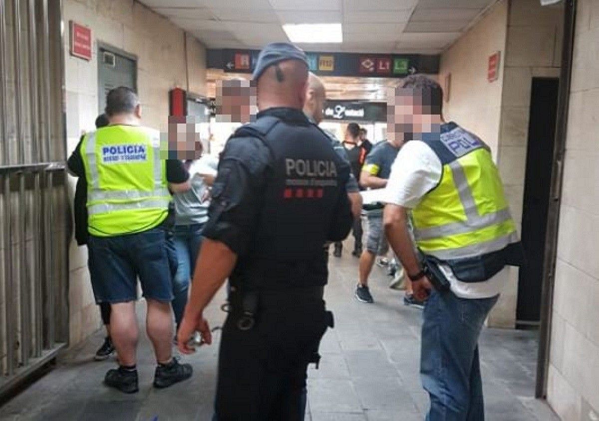 Macrooperació policial al Metro de Barcelona.