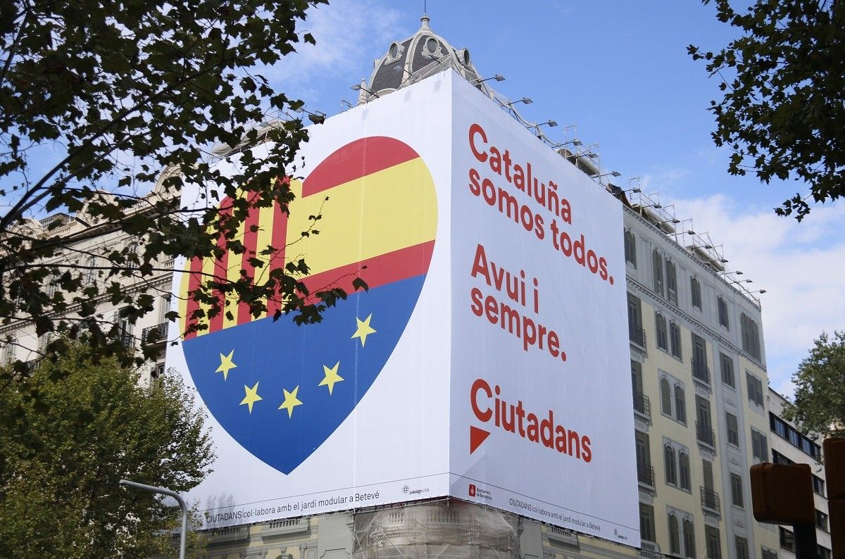 La pancarta gegant de Ciutadans, a Barcelona