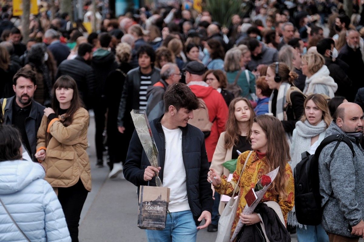 Gent passejant per Barcelona aquest dissabte