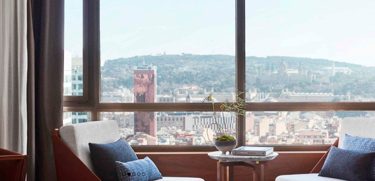 Vista de Montjuïc des d'una de les habitacions de l'hotel.