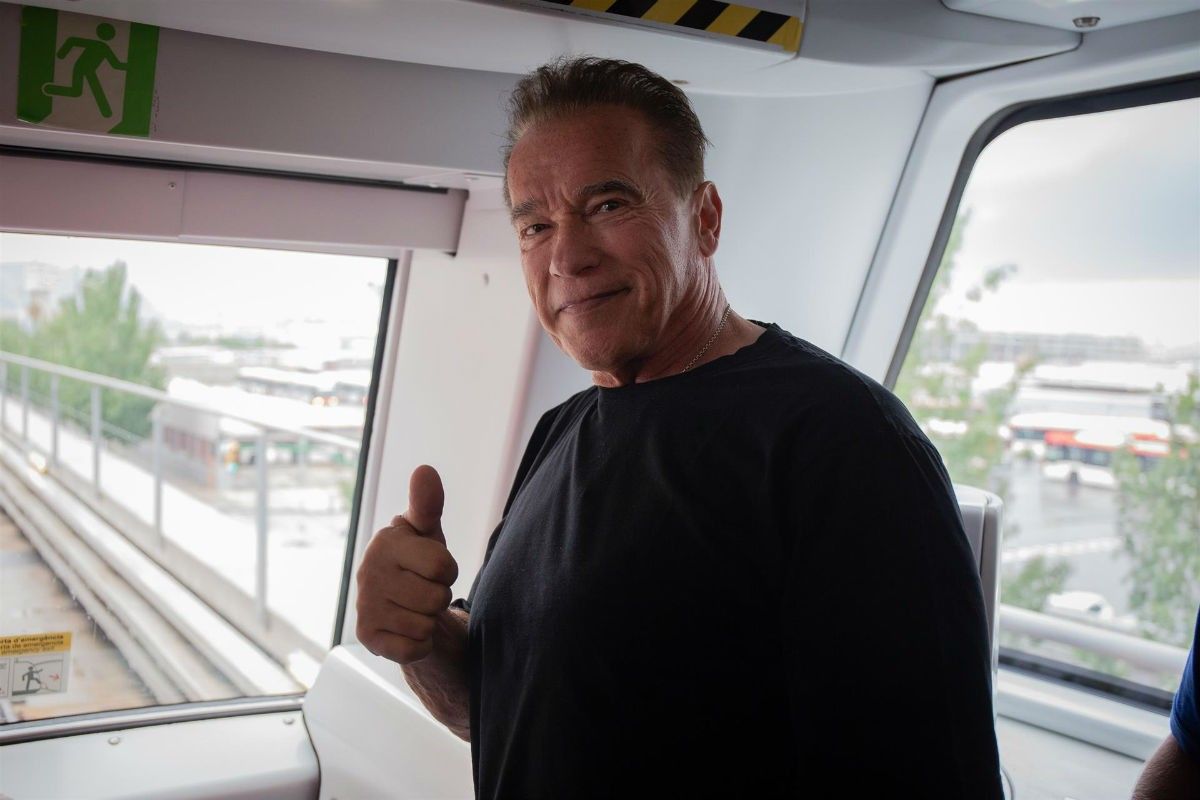 L'actor i exgovernador de Califòrnia,  Arnold Schwarzenegger, visitant la L10 del metro de Barcelona.  