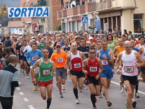 Sortida de la Mitja Marató del Ripollès, aquest diumenge a Ripoll.