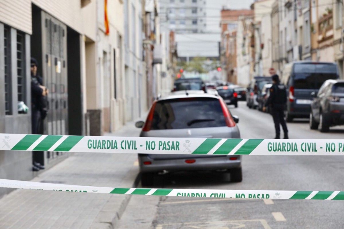 L'operatiu de la Guàrdia Civil, als voltants de la plaça de les Dones del Tèxtil de Sabadell