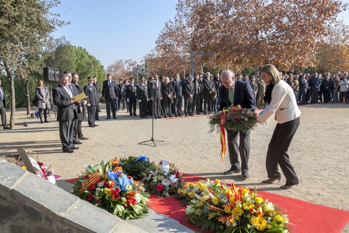 Ofrena floral en memòria de les víctimes del terrorisme