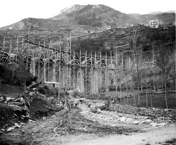 Construcció del cremallera a prop de Queralbs