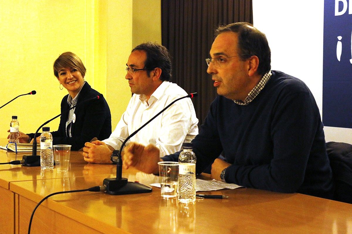 Lourdes Ciuró amb Josep Rull al Casal Pere Quart