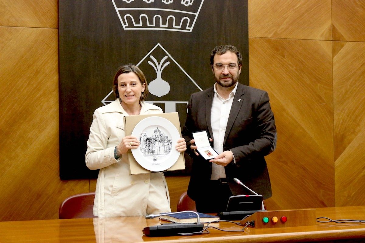 Carme Forcadell i Juli Fernàndez, a l'Ajuntament de Sabadell.