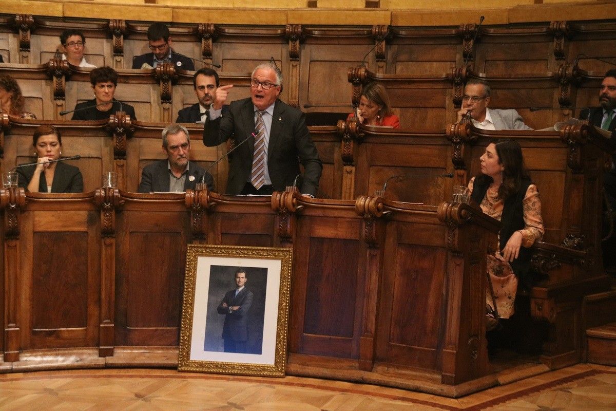 Josep Bou ha proposat penjar un retrat de Felip VI