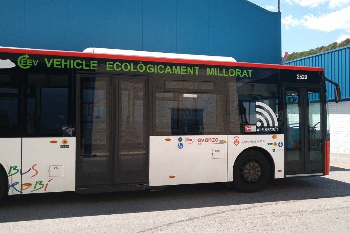 Els autobusos ja disposen de connexió wifi gratuïta i de càmeres de control d'accidents.