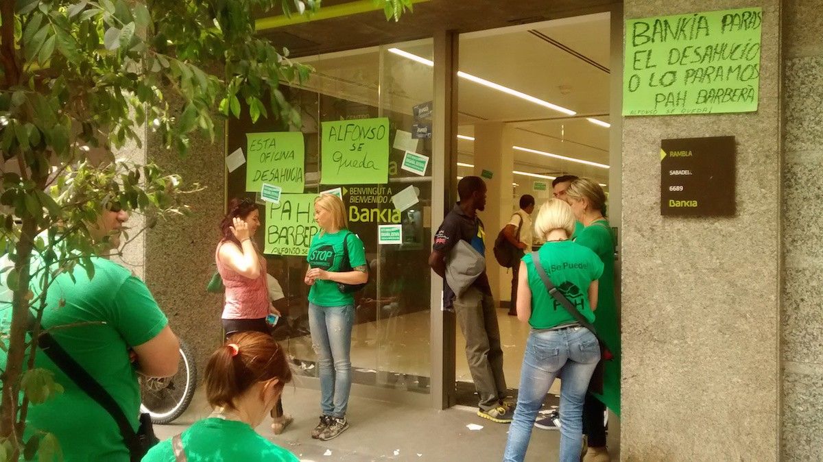 Acció a l'oficina de Bankia de la Rambla, aquest matí