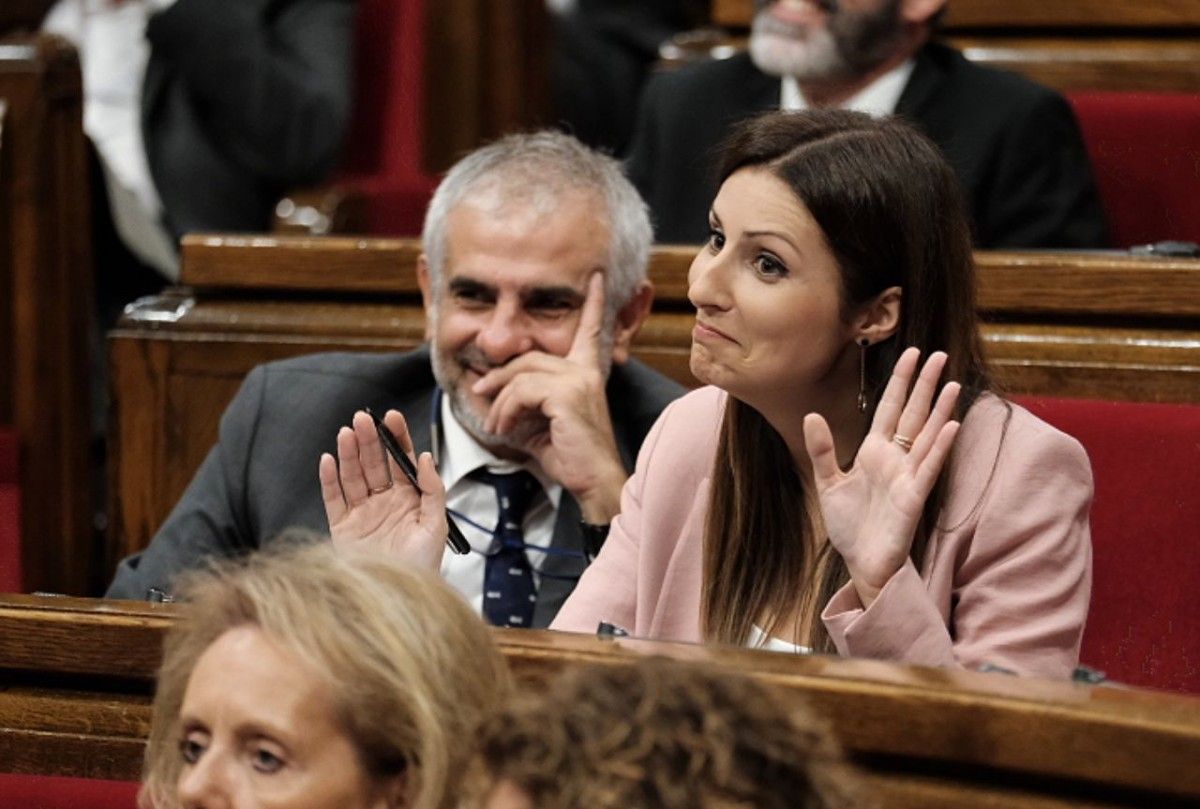 Lorena Roldán i Carlos Carrizosa, en un moment del debat de la moció de censura al Parlament